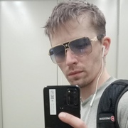 Максим, 32, Москва