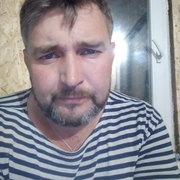 Саша, 46, Карпинск