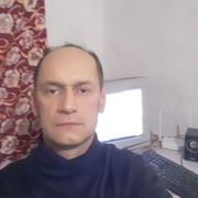 олег, 47, Чернянка