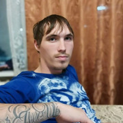 Александр Париев, 28, Карпинск